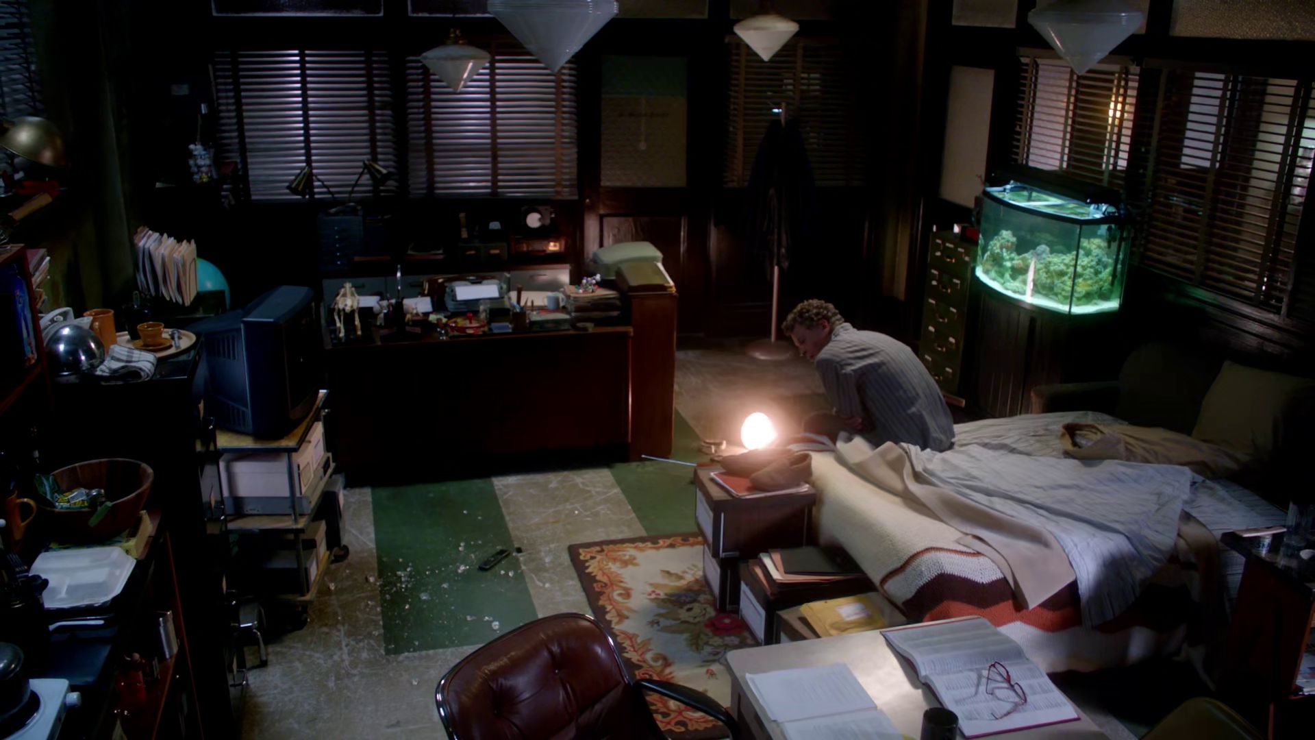 S4E01: Walter's room in the lab